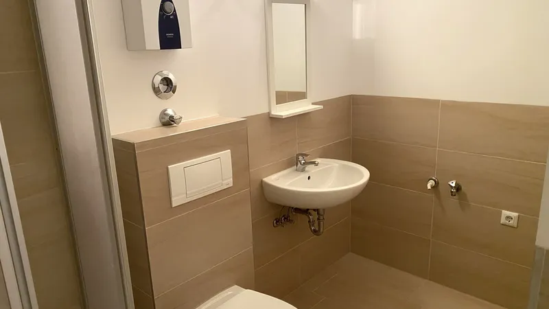 1,5 Zimmerwohnung in Dachgeschoss mit Einbauküche in Wedding, Berlin — photo 1